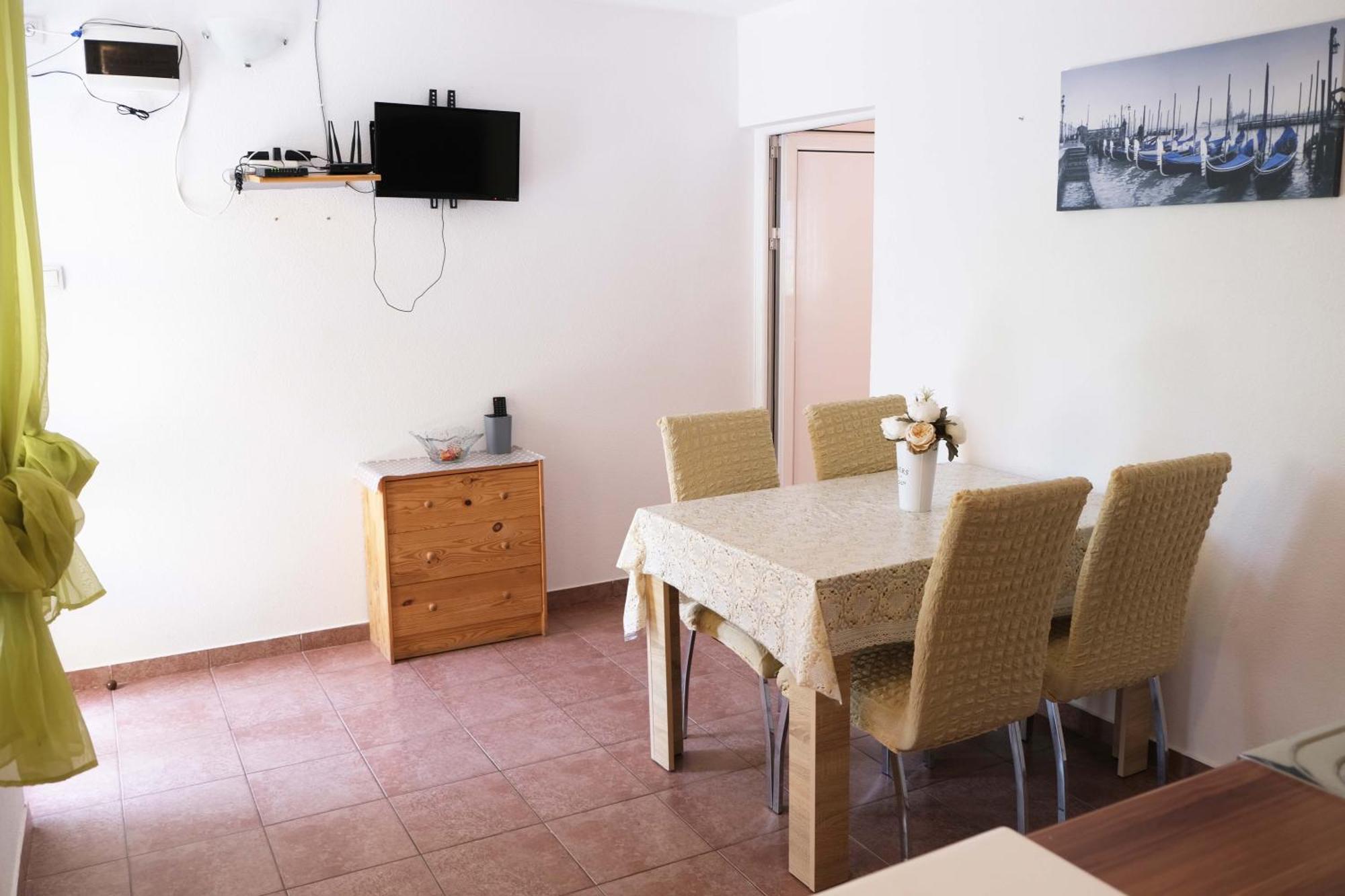 Apartmani Janosevic ストモレ 部屋 写真